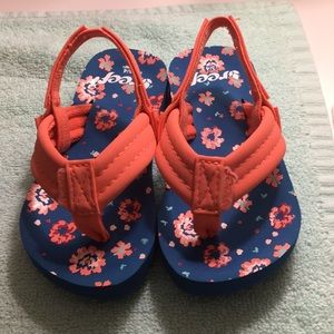 NWOT reef little ahi flip flops